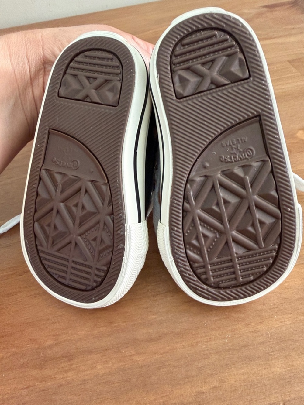 Converse Kids Black High-Top Sneakers with White Laces. Size 4 Baby - Picture 6 of 6